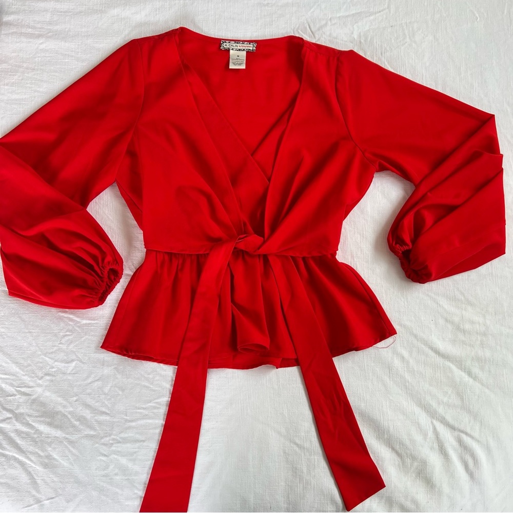 🌟 MUST GO 🌟 Red tie front long sleeve top
